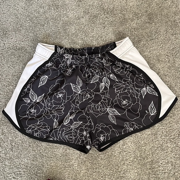 Bundle of 7 Danskin Now Running Shorts - Picture 4 of 8